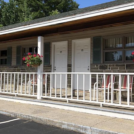 Wakita Court Motel Queensbury Eksteriør bilde