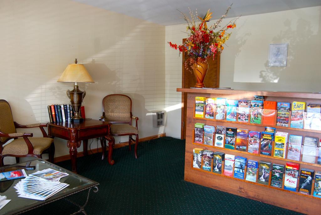 Wakita Court Motel Queensbury Eksteriør bilde