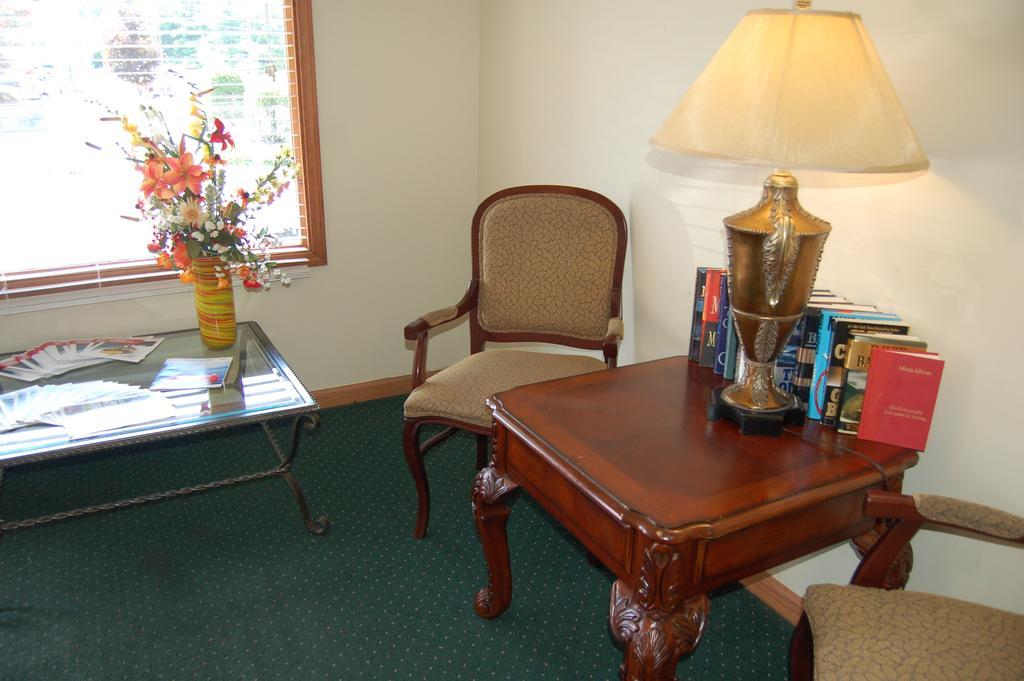 Wakita Court Motel Queensbury Eksteriør bilde