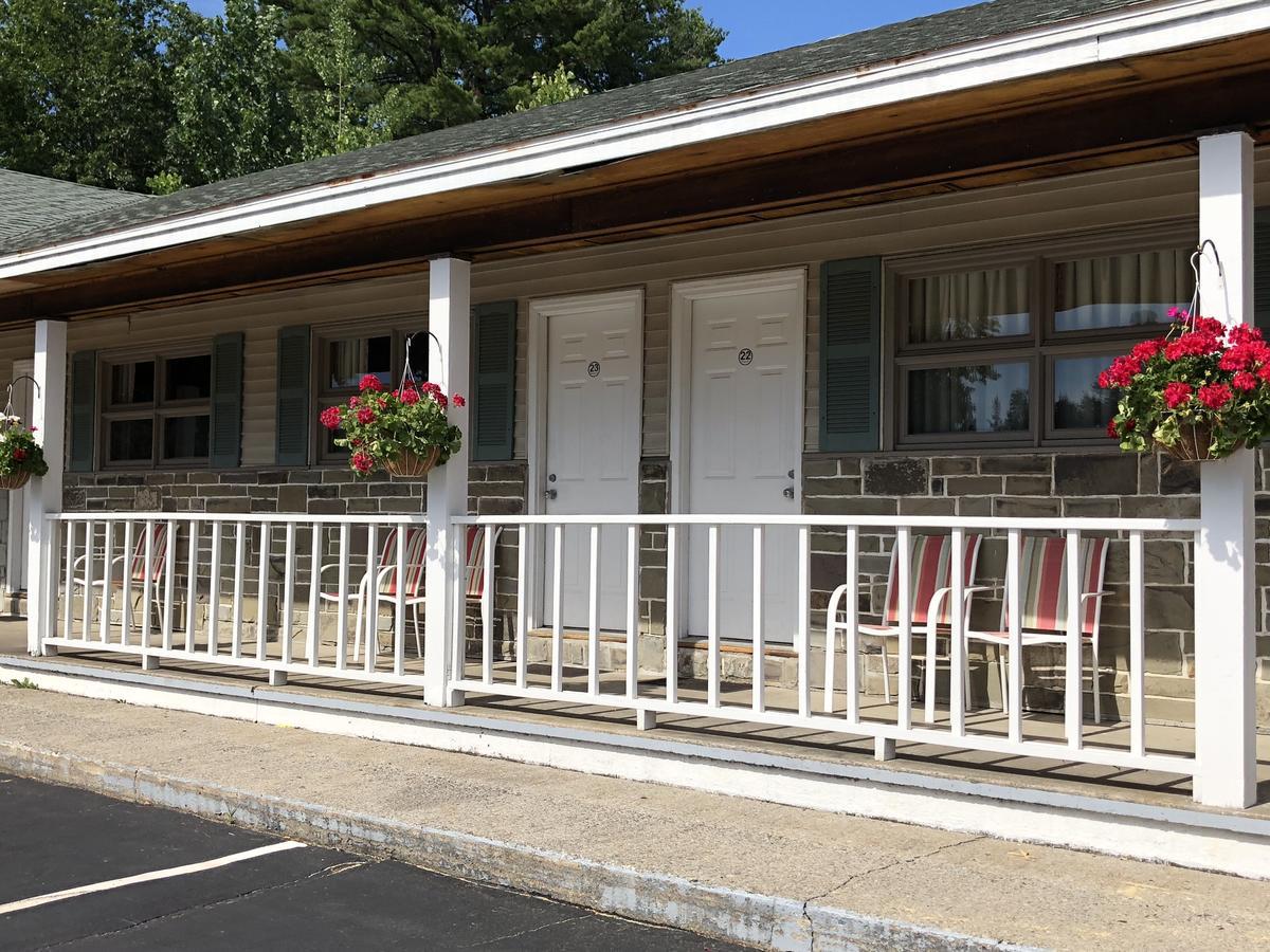 Wakita Court Motel Queensbury Eksteriør bilde