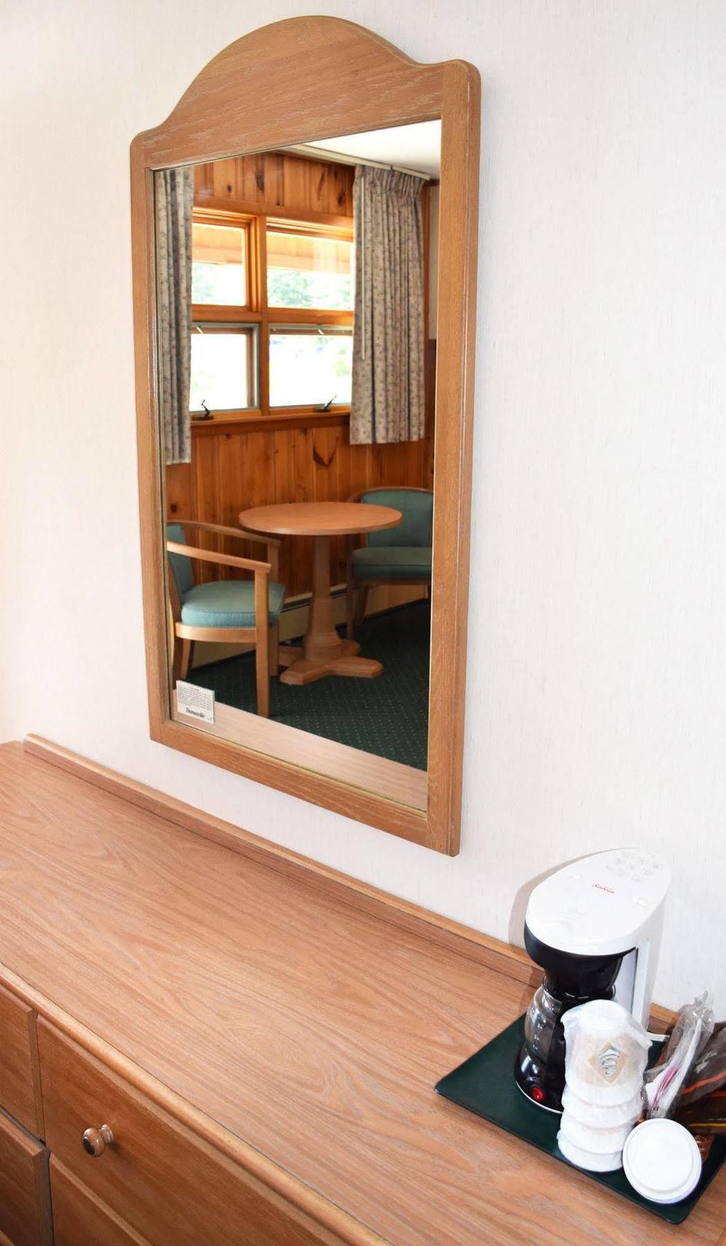 Wakita Court Motel Queensbury Eksteriør bilde